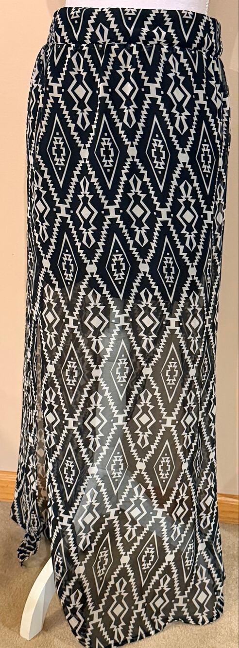 Maurices Black White Aztec Print Maxi Skirt Women Size Small Boho Slit Overlay